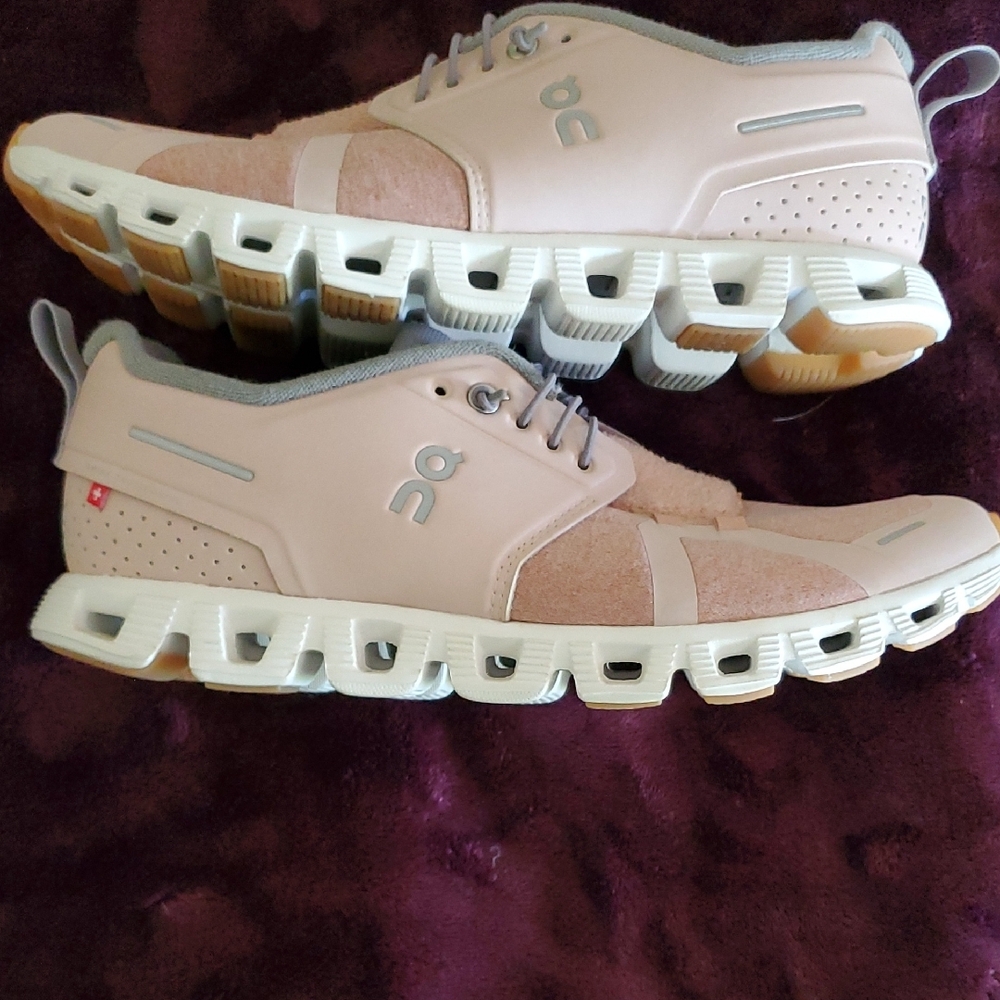 On Running Blush and Light Gray Athletic Shoes - Picture 5 of 7